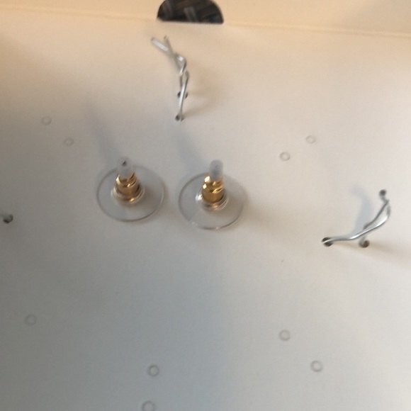 Guess earrings and bangle bracelet set - Picture 2 of 3